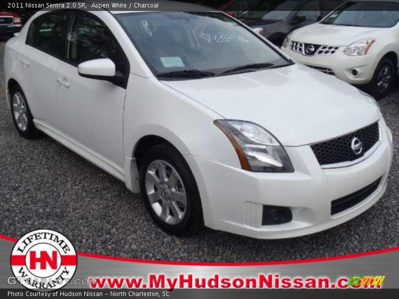 Aspen White / Charcoal 2011 Nissan Sentra 2.0 SR