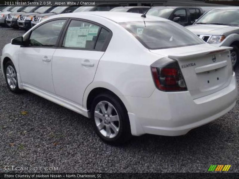 Aspen White / Charcoal 2011 Nissan Sentra 2.0 SR