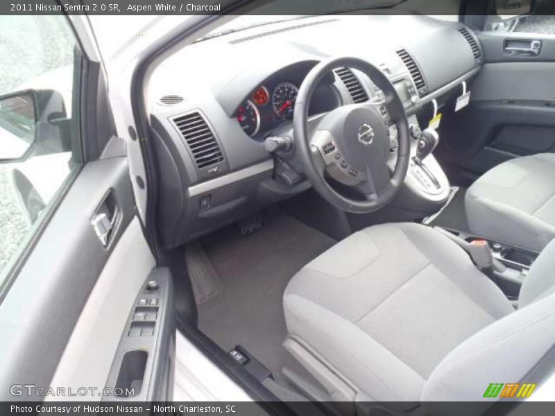 Aspen White / Charcoal 2011 Nissan Sentra 2.0 SR