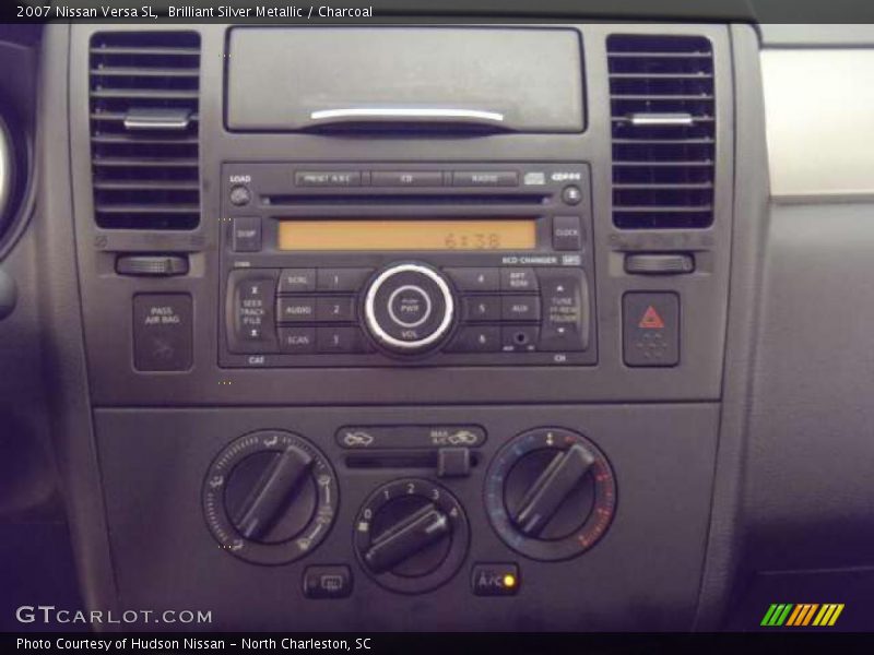 Brilliant Silver Metallic / Charcoal 2007 Nissan Versa SL