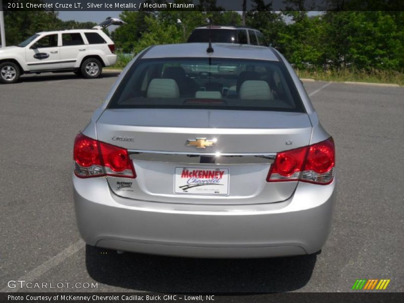 Silver Ice Metallic / Medium Titanium 2011 Chevrolet Cruze LT