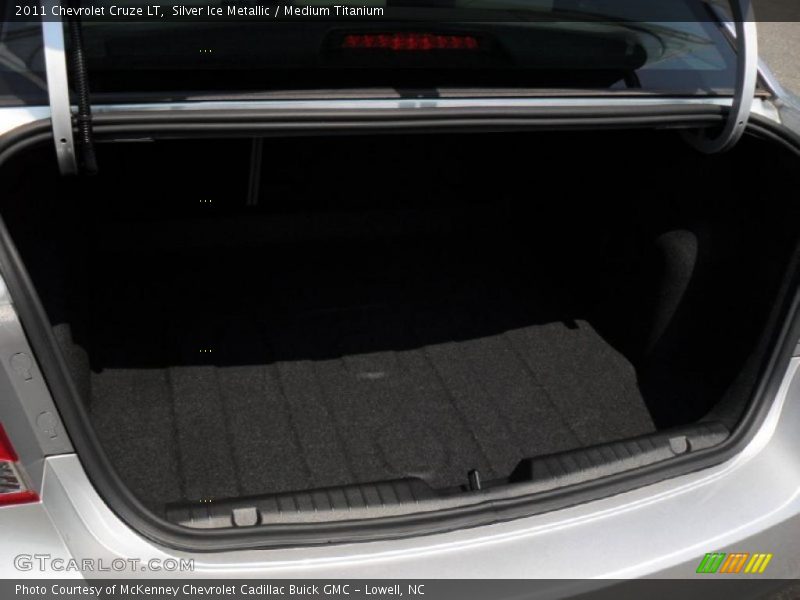 Silver Ice Metallic / Medium Titanium 2011 Chevrolet Cruze LT