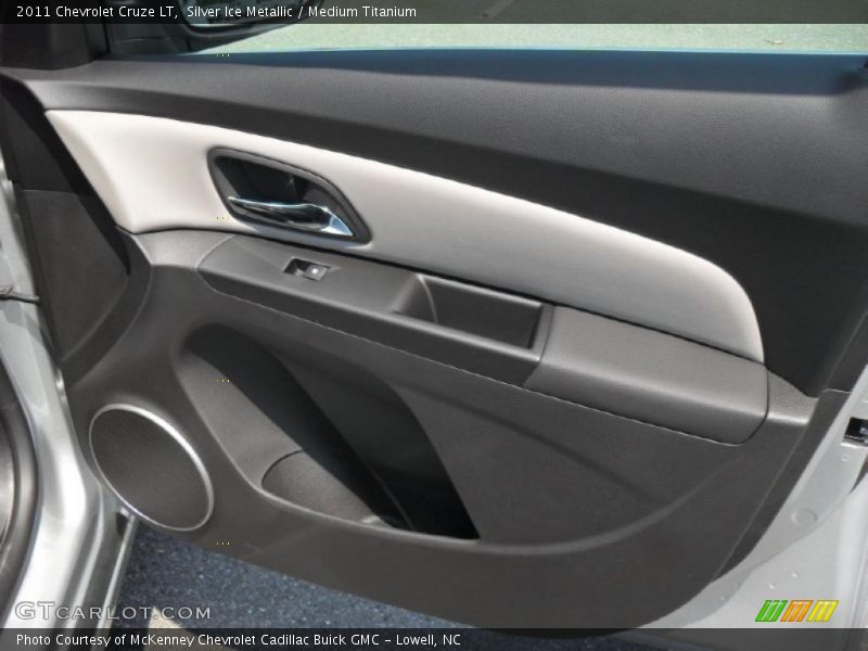 Silver Ice Metallic / Medium Titanium 2011 Chevrolet Cruze LT