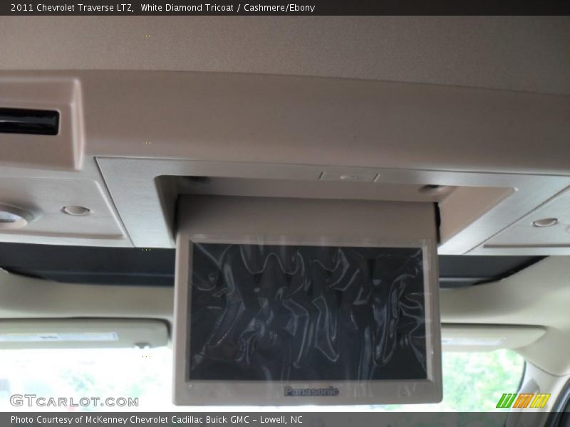 White Diamond Tricoat / Cashmere/Ebony 2011 Chevrolet Traverse LTZ