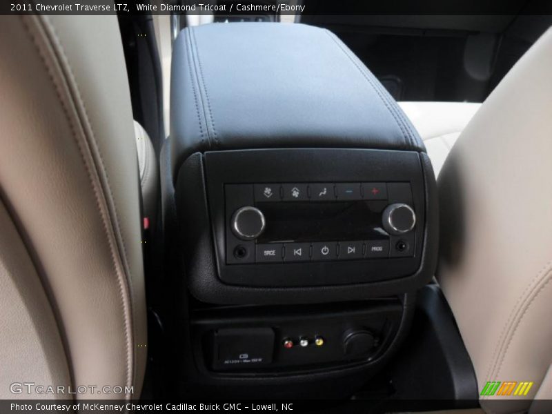 White Diamond Tricoat / Cashmere/Ebony 2011 Chevrolet Traverse LTZ