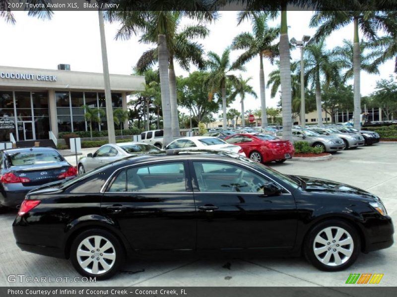 Black / Ivory 2007 Toyota Avalon XLS