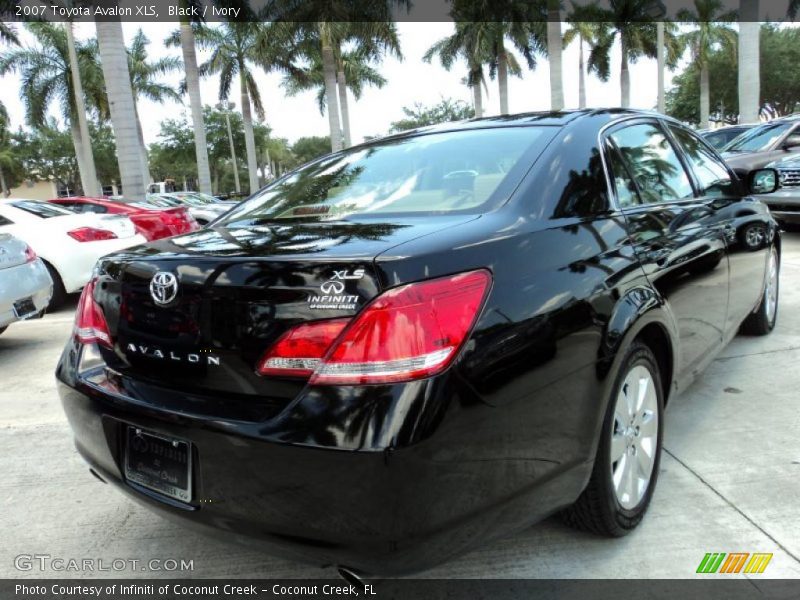 Black / Ivory 2007 Toyota Avalon XLS