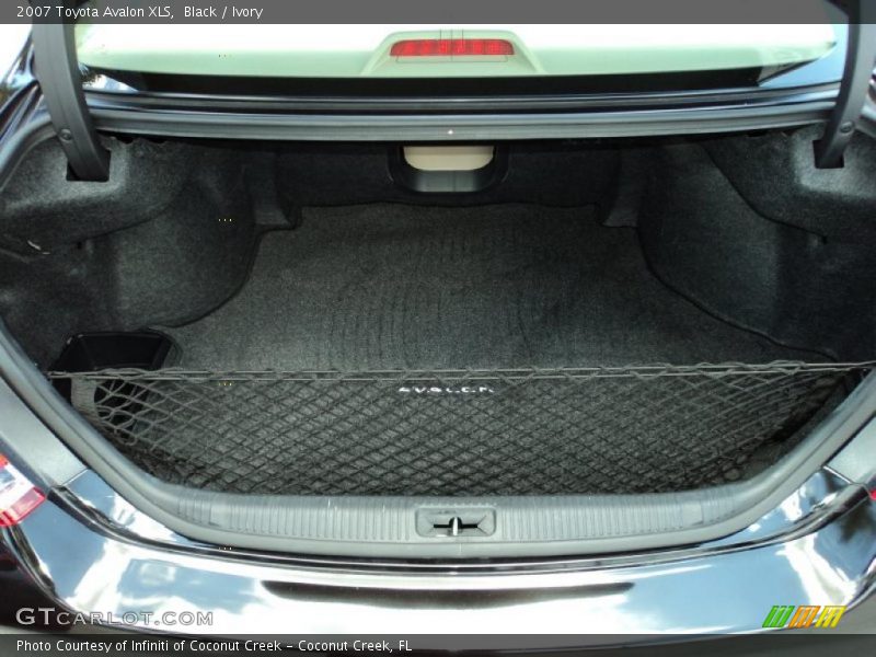Black / Ivory 2007 Toyota Avalon XLS