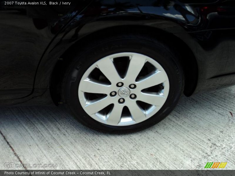 Black / Ivory 2007 Toyota Avalon XLS