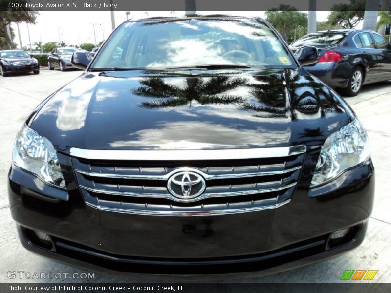 Black / Ivory 2007 Toyota Avalon XLS