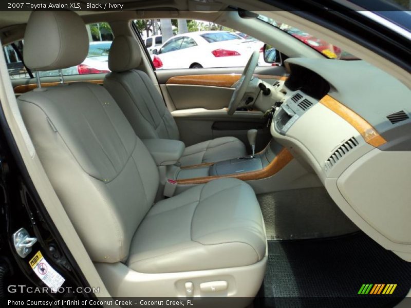 Black / Ivory 2007 Toyota Avalon XLS