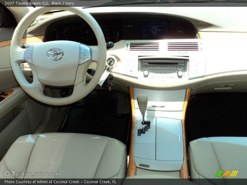 Black / Ivory 2007 Toyota Avalon XLS