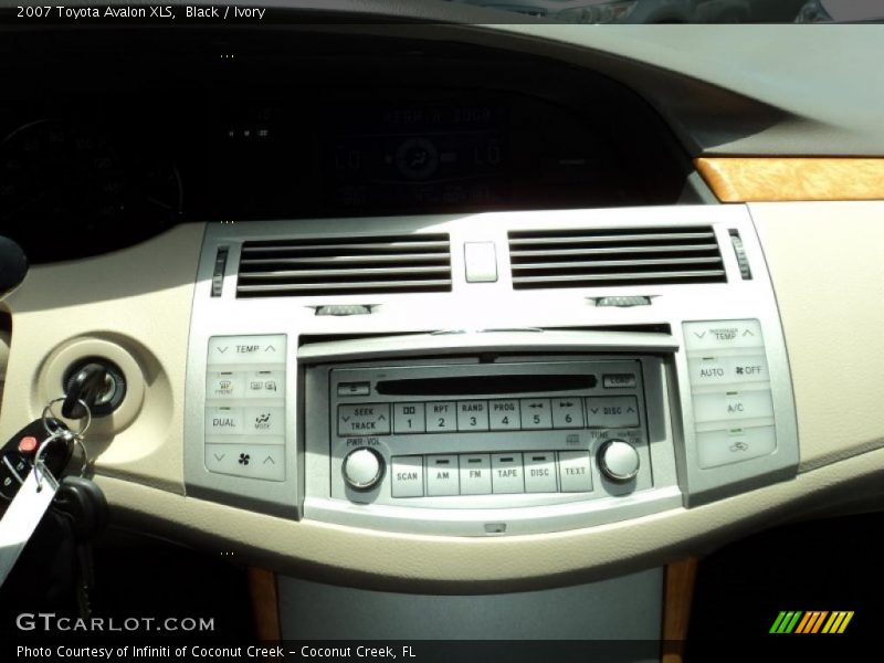Black / Ivory 2007 Toyota Avalon XLS
