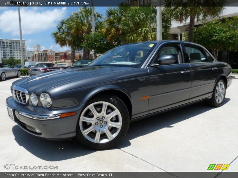 Front 3/4 View of 2005 XJ XJ8 L