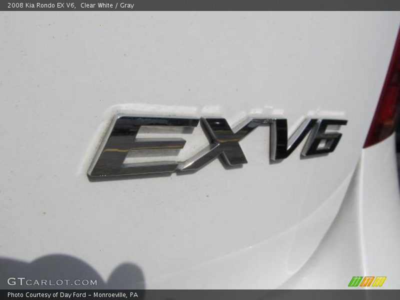 Clear White / Gray 2008 Kia Rondo EX V6