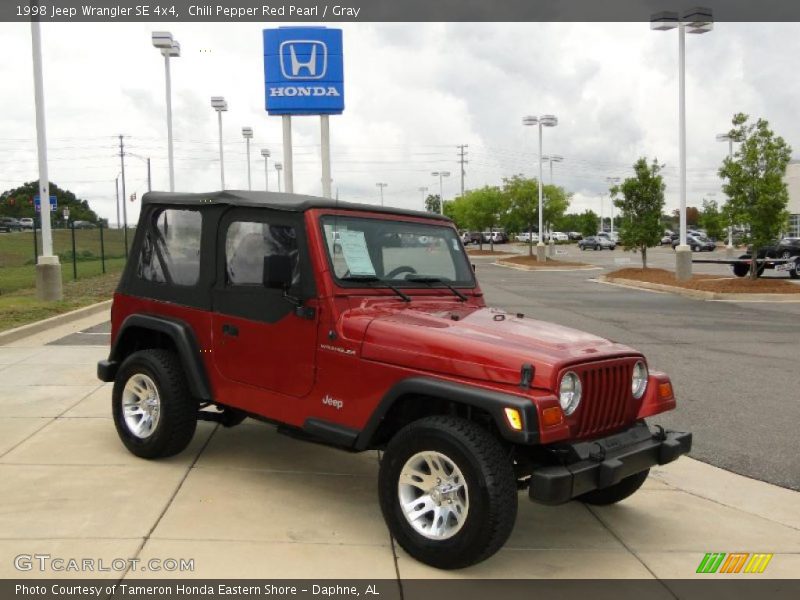 Chili Pepper Red Pearl / Gray 1998 Jeep Wrangler SE 4x4