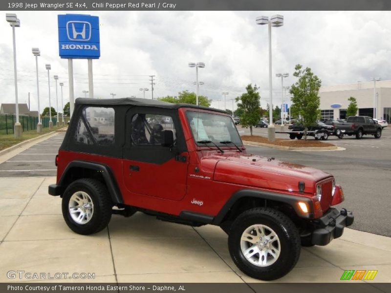 Chili Pepper Red Pearl / Gray 1998 Jeep Wrangler SE 4x4