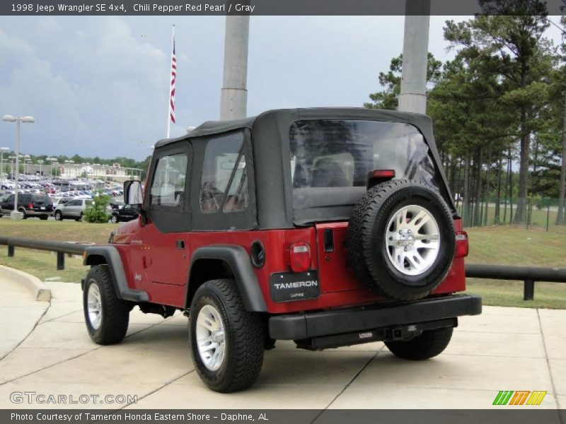Chili Pepper Red Pearl / Gray 1998 Jeep Wrangler SE 4x4