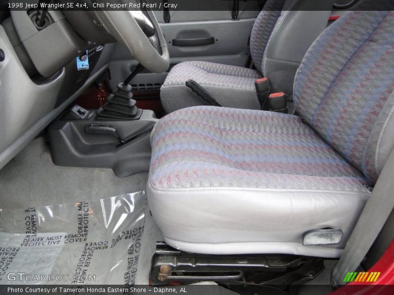 Chili Pepper Red Pearl / Gray 1998 Jeep Wrangler SE 4x4