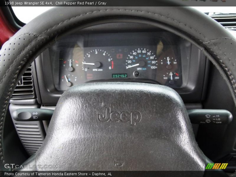Chili Pepper Red Pearl / Gray 1998 Jeep Wrangler SE 4x4