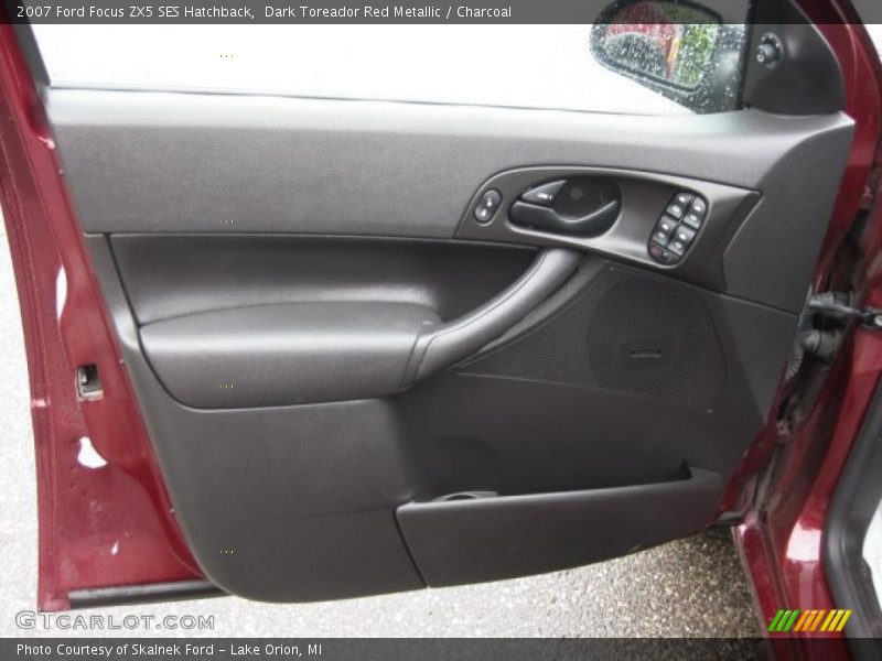 Door Panel of 2007 Focus ZX5 SES Hatchback