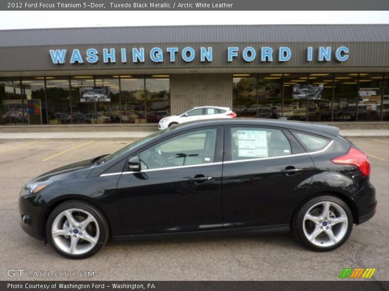 Tuxedo Black Metallic / Arctic White Leather 2012 Ford Focus Titanium 5-Door
