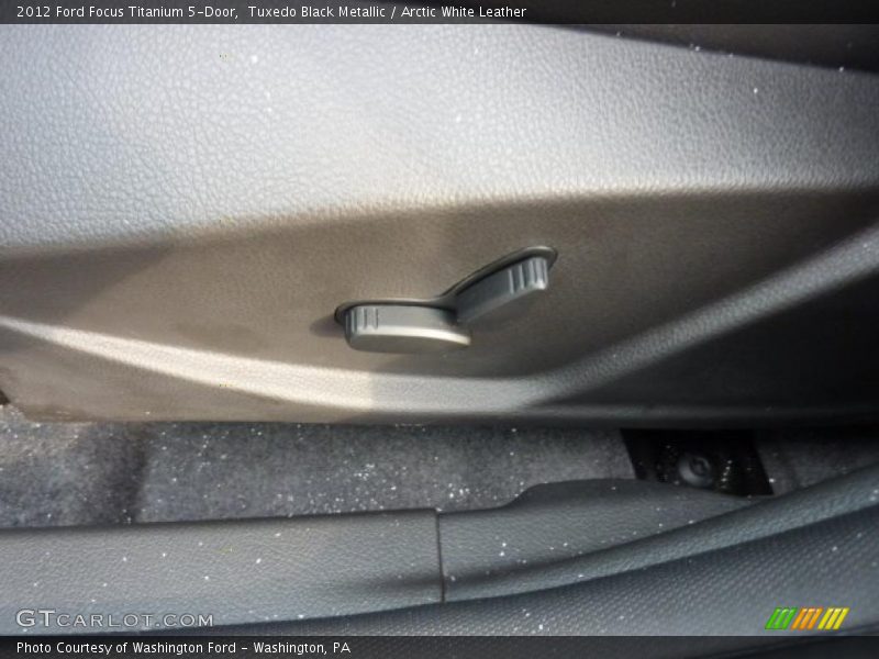 Tuxedo Black Metallic / Arctic White Leather 2012 Ford Focus Titanium 5-Door