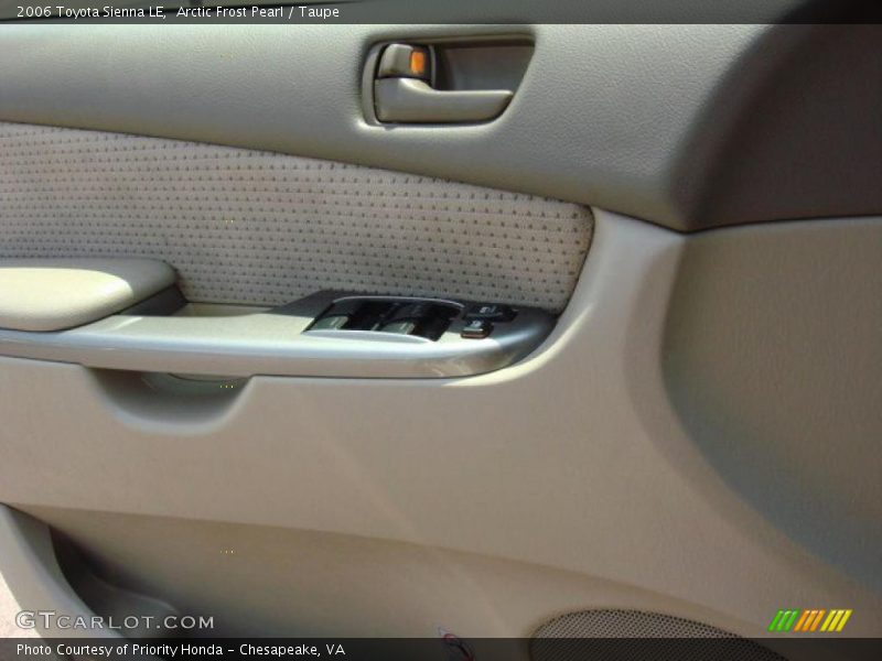 Arctic Frost Pearl / Taupe 2006 Toyota Sienna LE