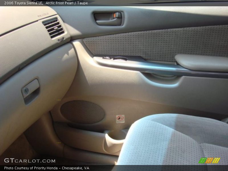 Arctic Frost Pearl / Taupe 2006 Toyota Sienna LE