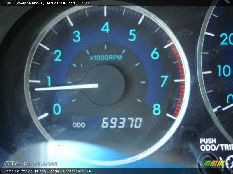 Arctic Frost Pearl / Taupe 2006 Toyota Sienna LE
