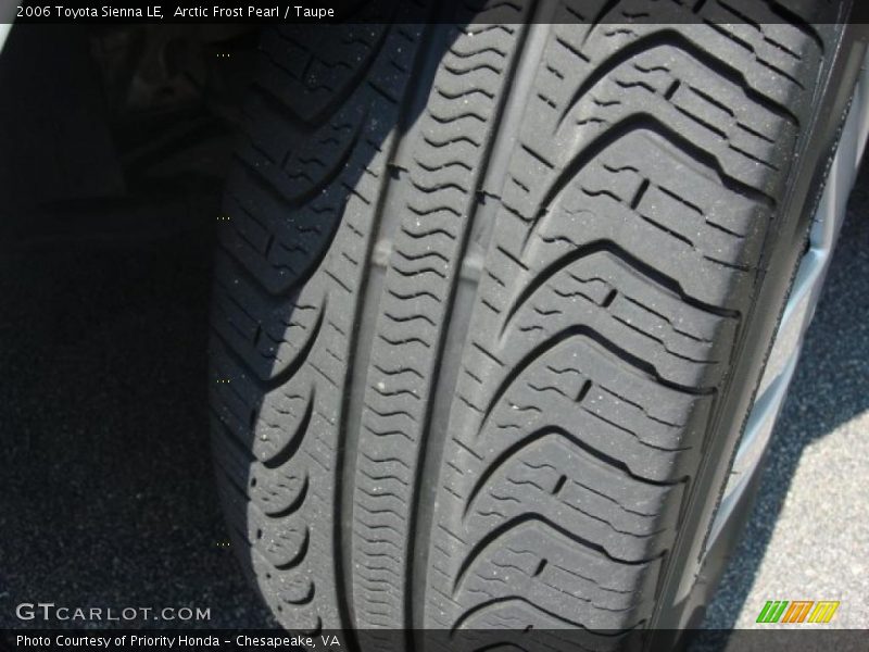 Arctic Frost Pearl / Taupe 2006 Toyota Sienna LE