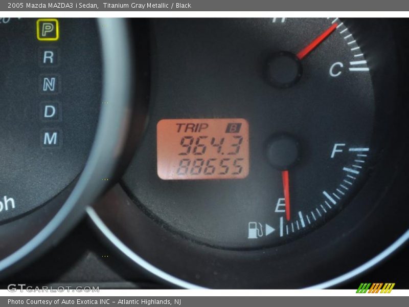 Titanium Gray Metallic / Black 2005 Mazda MAZDA3 i Sedan