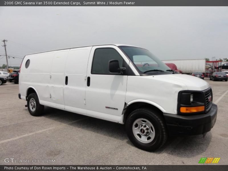 Front 3/4 View of 2006 Savana Van 3500 Extended Cargo