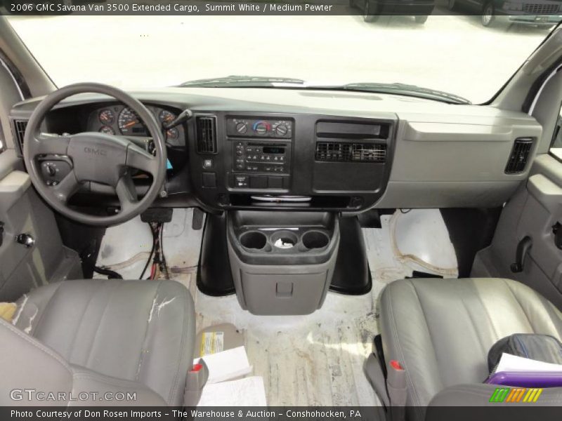 Dashboard of 2006 Savana Van 3500 Extended Cargo
