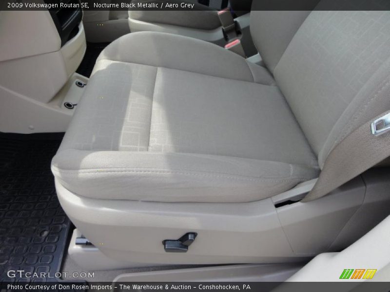 Nocturne Black Metallic / Aero Grey 2009 Volkswagen Routan SE
