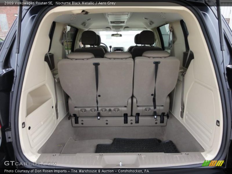 Nocturne Black Metallic / Aero Grey 2009 Volkswagen Routan SE