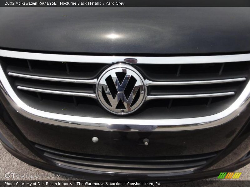 Nocturne Black Metallic / Aero Grey 2009 Volkswagen Routan SE