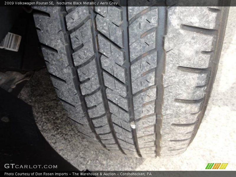 Nocturne Black Metallic / Aero Grey 2009 Volkswagen Routan SE