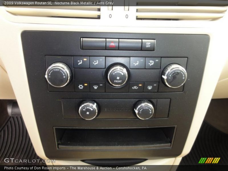 Nocturne Black Metallic / Aero Grey 2009 Volkswagen Routan SE