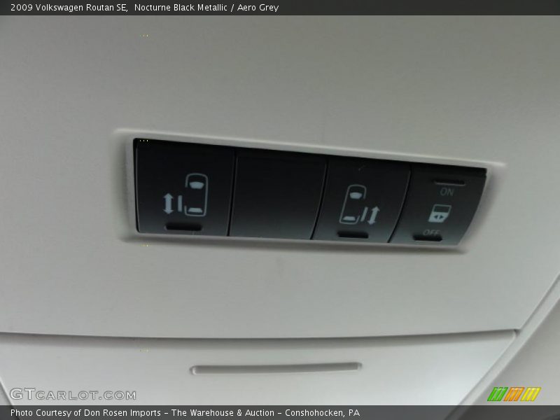 Nocturne Black Metallic / Aero Grey 2009 Volkswagen Routan SE