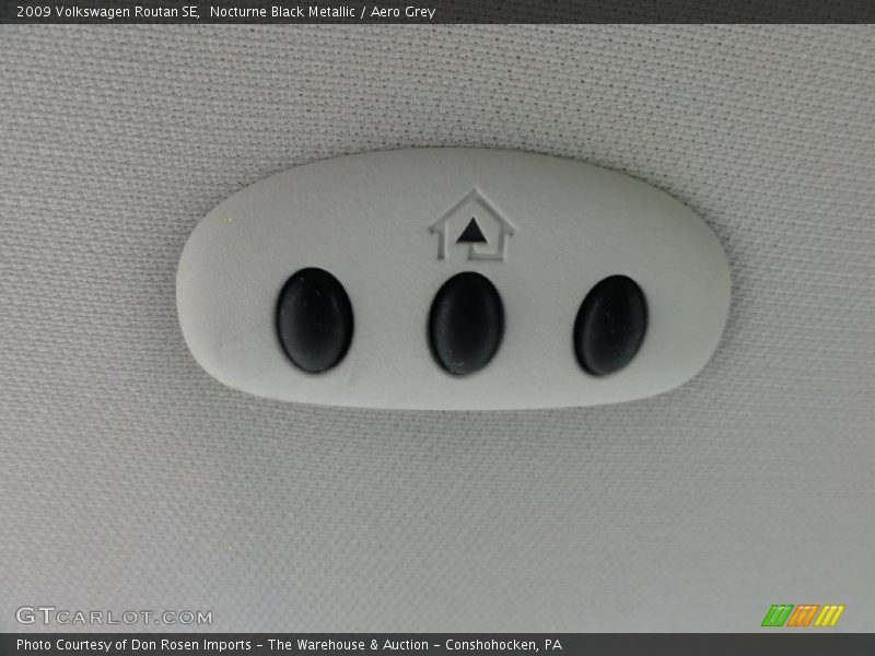 Nocturne Black Metallic / Aero Grey 2009 Volkswagen Routan SE