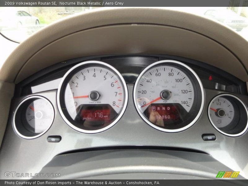 Nocturne Black Metallic / Aero Grey 2009 Volkswagen Routan SE