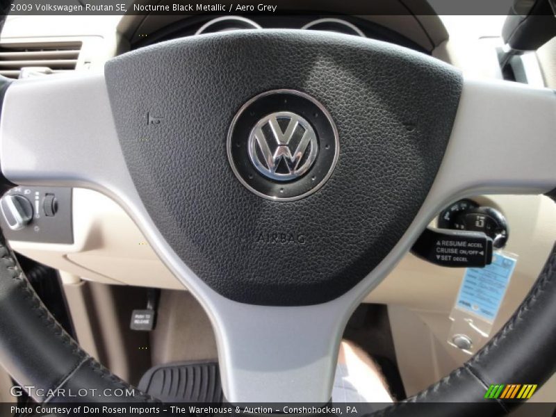 Nocturne Black Metallic / Aero Grey 2009 Volkswagen Routan SE