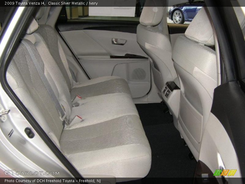 Classic Silver Metallic / Ivory 2009 Toyota Venza I4