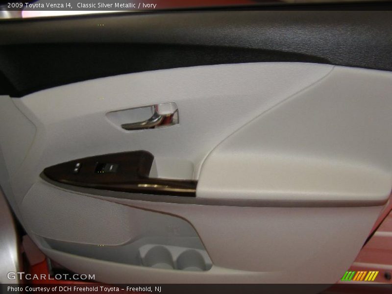 Classic Silver Metallic / Ivory 2009 Toyota Venza I4