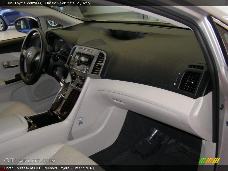 Classic Silver Metallic / Ivory 2009 Toyota Venza I4