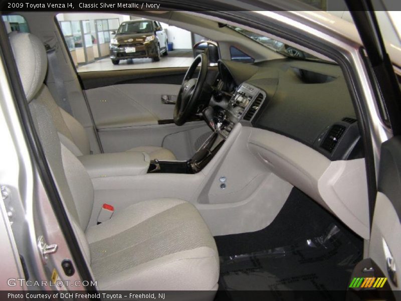 Classic Silver Metallic / Ivory 2009 Toyota Venza I4