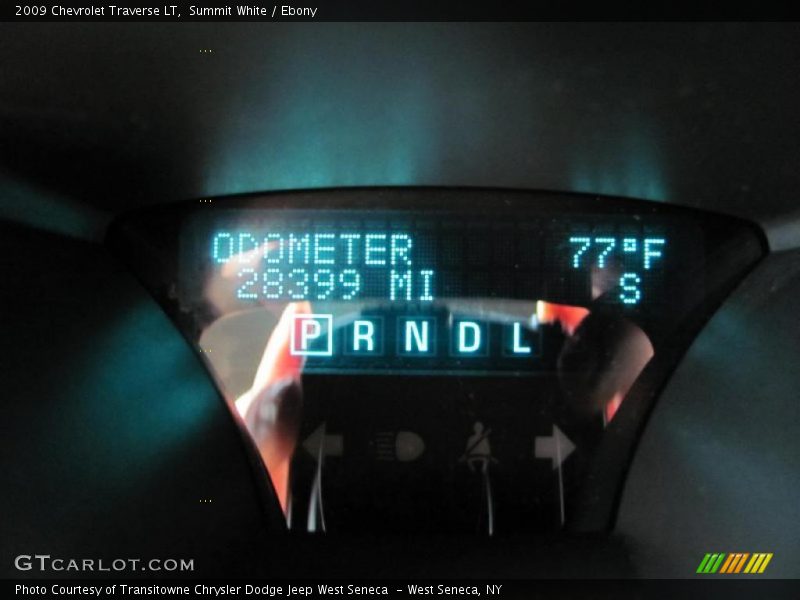 Summit White / Ebony 2009 Chevrolet Traverse LT