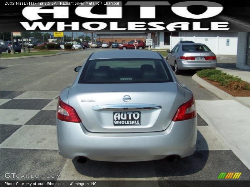 Radiant Silver Metallic / Charcoal 2009 Nissan Maxima 3.5 SV