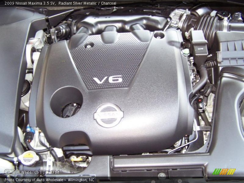 Radiant Silver Metallic / Charcoal 2009 Nissan Maxima 3.5 SV